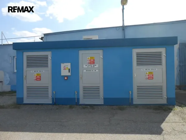 Pronájem výrobních prostor, Měnín, 2100 m2