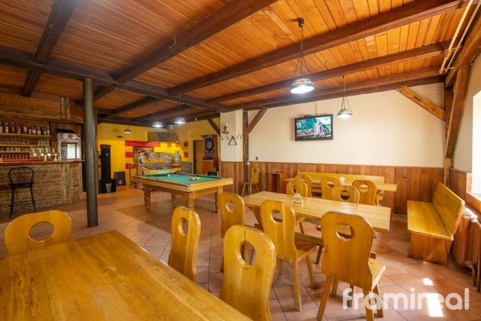 Prodej restaurace, Šatov, 1593 m2