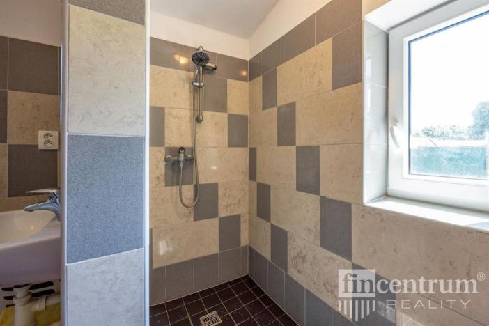 Prodej komerční nemovitosti, Křenice - Přetín, 1698 m2