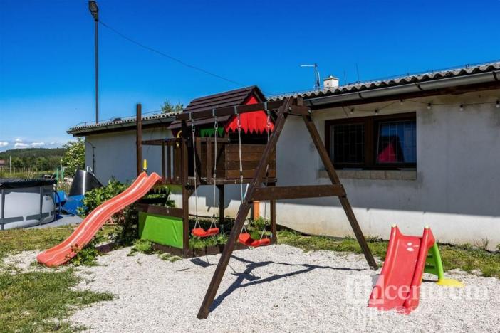 Prodej komerční nemovitosti, Křenice - Přetín, 1698 m2