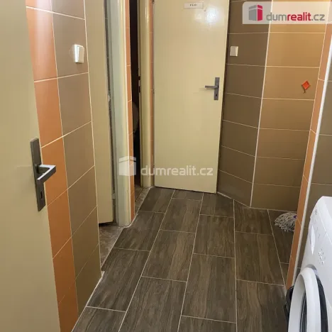 Pronájem bytu 1+kk, Praha 8, Zenklova, 17 m2