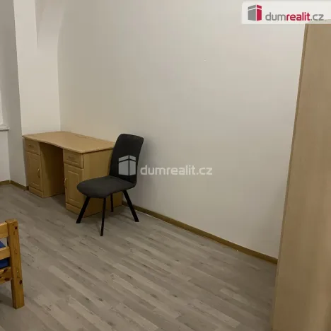 Pronájem bytu 1+kk, Praha - Kobylisy, Zenklova, 15 m2