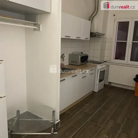 Pronájem bytu 1+kk, Praha - Kobylisy, Zenklova, 15 m2
