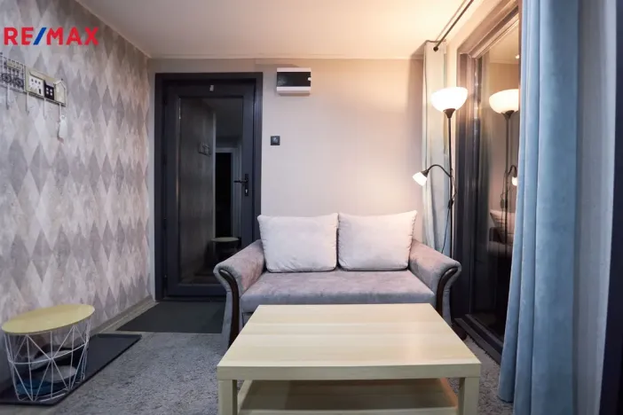 Prodej atypického bytu, Ostrov, Karlovarská, 39 m2