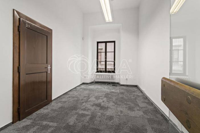 Pronájem kanceláře, Praha - Staré Město, Konviktská, 371 m2