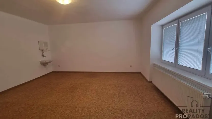 Pronájem obchodního prostoru, Moravský Krumlov, Dr. Odstrčila, 27 m2