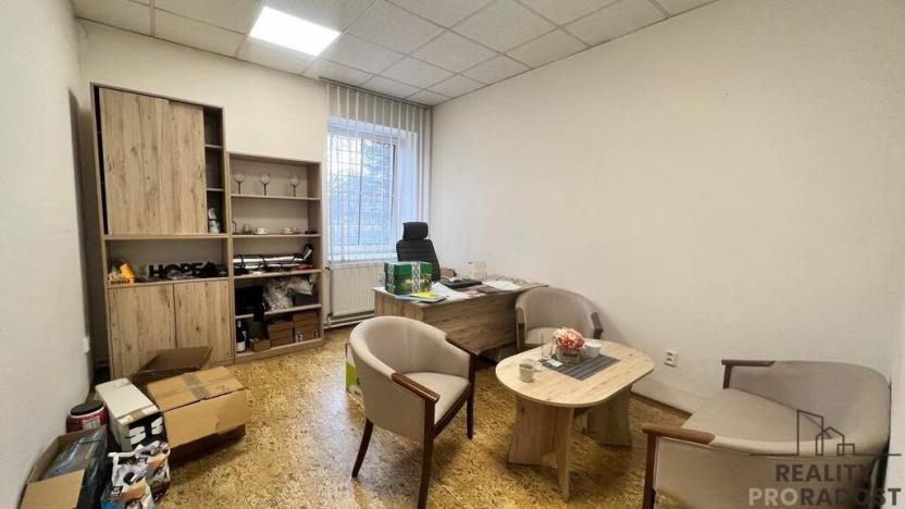 Pronájem kanceláře, Třinec, nám. Míru, 28 m2