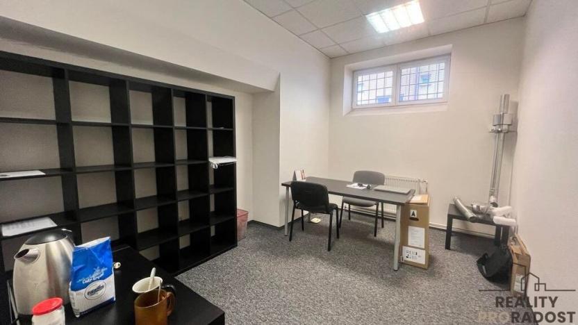 Pronájem kanceláře, Třinec, nám. Míru, 28 m2
