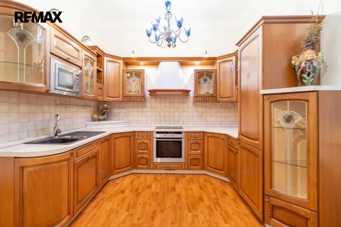 Prodej bytu 3+1, Karlovy Vary, Mariánskolázeňská, 119 m2