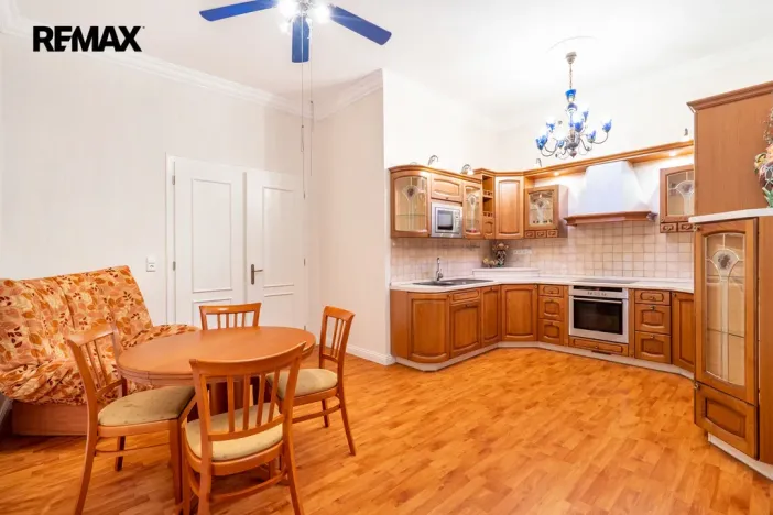 Prodej bytu 3+1, Karlovy Vary, Mariánskolázeňská, 119 m2