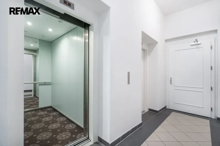 Prodej bytu 3+1, Karlovy Vary, Mariánskolázeňská, 119 m2