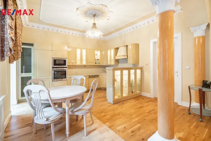 Prodej bytu 2+kk, Karlovy Vary, Mariánskolázeňská, 63 m2