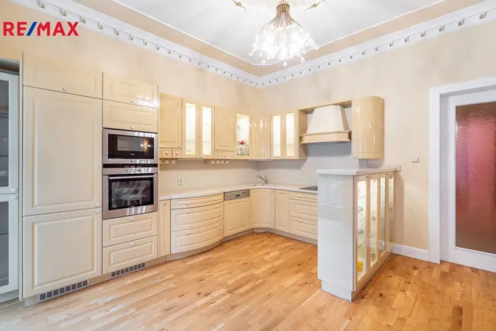 Prodej bytu 2+kk, Karlovy Vary, Mariánskolázeňská, 63 m2