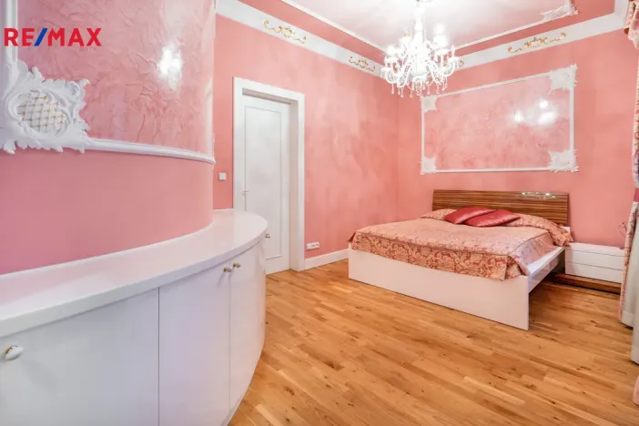 Prodej bytu 2+kk, Karlovy Vary, Mariánskolázeňská, 63 m2