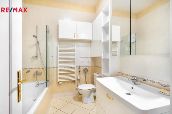 Prodej bytu 2+kk, Karlovy Vary, Mariánskolázeňská, 63 m2