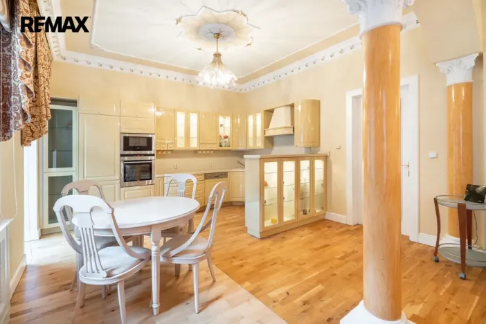 Prodej bytu 2+kk, Karlovy Vary, Mariánskolázeňská, 63 m2