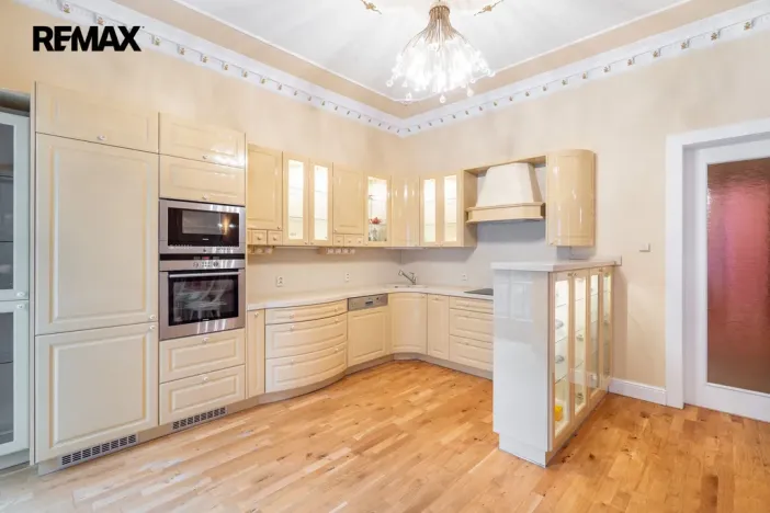 Prodej bytu 2+kk, Karlovy Vary, Mariánskolázeňská, 63 m2