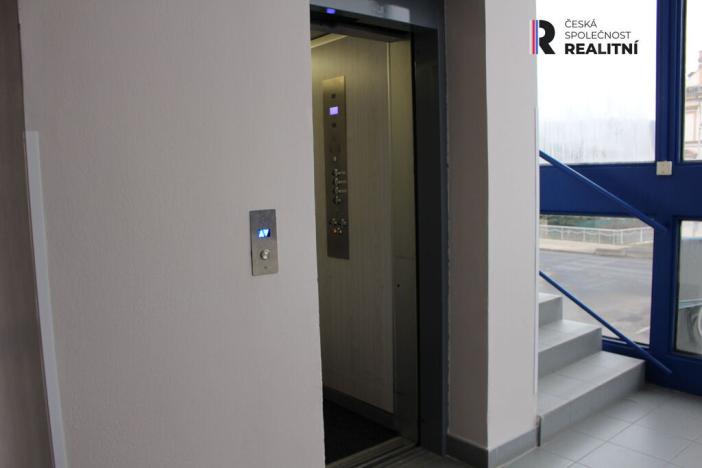 Pronájem kanceláře, Karlovy Vary - Rybáře, Sokolovská, 270 m2