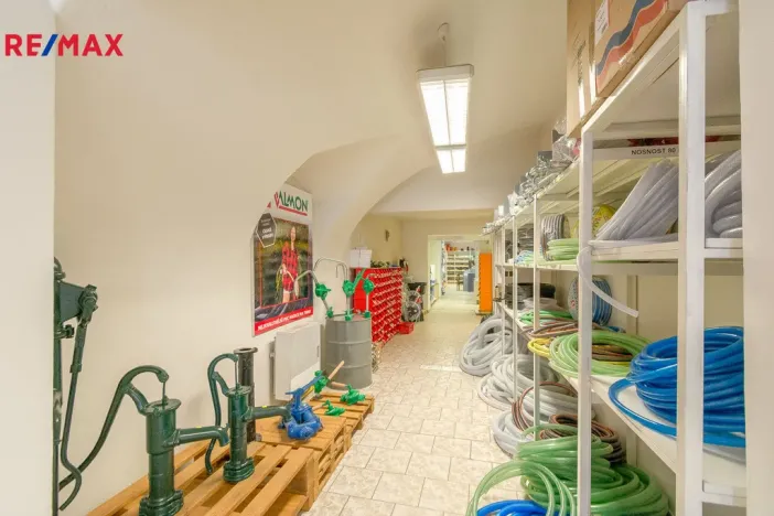 Pronájem obchodního prostoru, Hradec Králové - Kukleny, Pražská třída, 196 m2