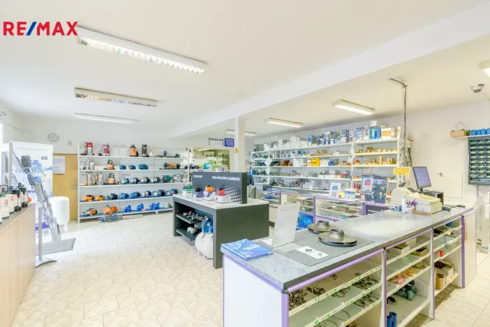 Pronájem obchodního prostoru, Hradec Králové - Kukleny, Pražská třída, 196 m2