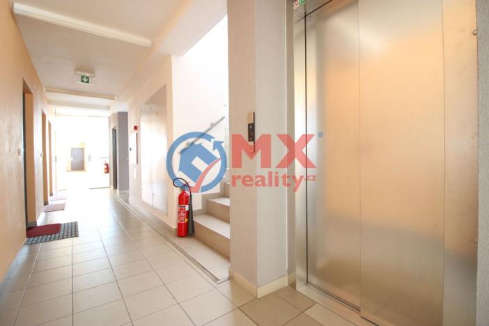 Pronájem bytu 1+kk, Praha - Vysočany, Skloněná, 51 m2