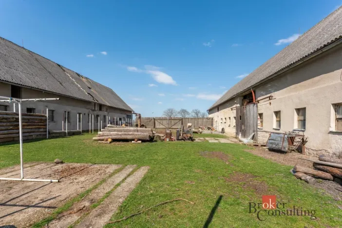 Prodej zemědělského objektu, Kněžice, 1850 m2