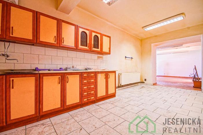 Prodej výrobních prostor, Javorník, Nádražní, 3580 m2