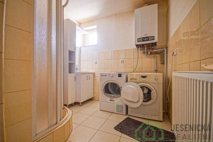 Prodej výrobních prostor, Javorník, Nádražní, 3580 m2