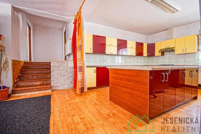 Prodej výrobních prostor, Javorník, Nádražní, 3580 m2