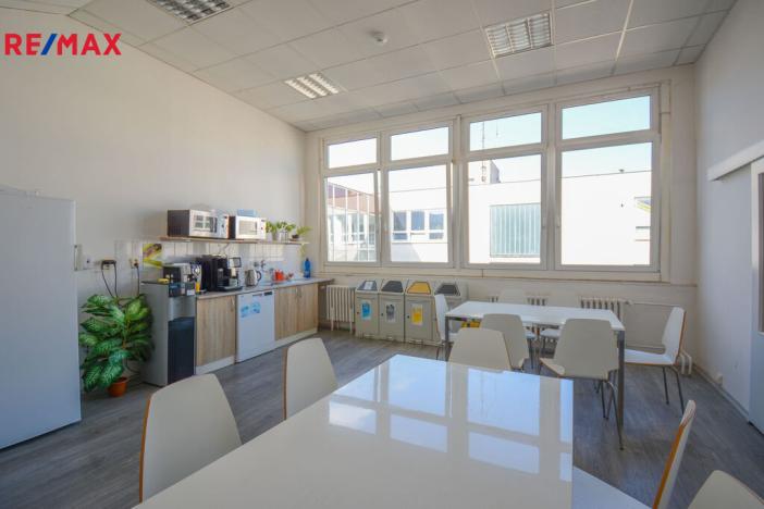 Pronájem kanceláře, Pardubice - Zelené Předměstí, Masarykovo náměstí, 321 m2