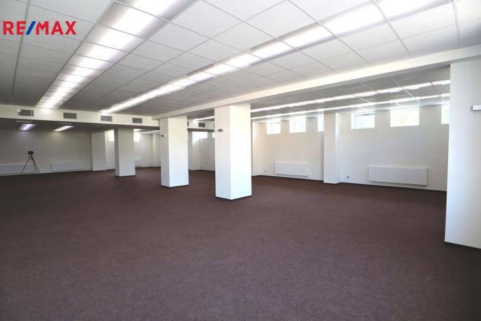 Pronájem kanceláře, Kopřivnice, Záhumenní, 394 m2