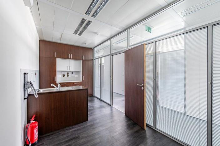 Pronájem kanceláře, Praha - Stodůlky, Bucharova, 280 m2