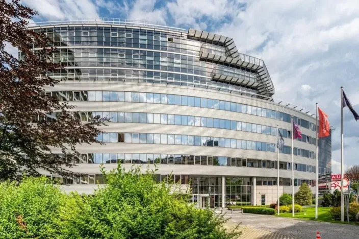 Pronájem kanceláře, Praha - Nusle, Doudlebská, 974 m2