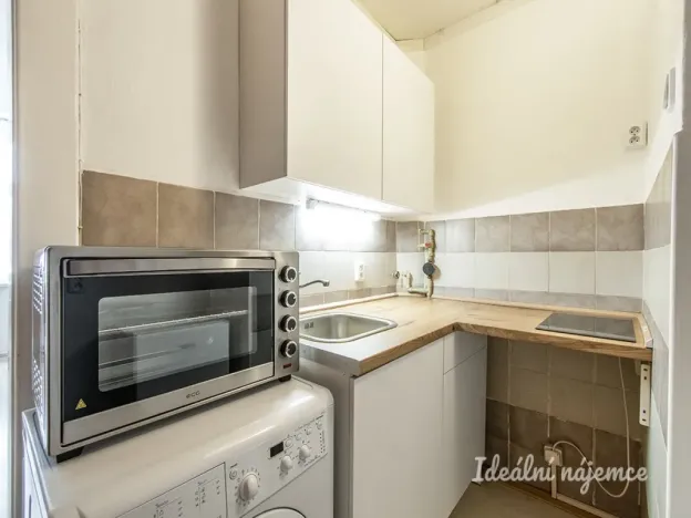 Pronájem bytu 1+kk, Praha - Vinohrady, Na Folimance, 32 m2