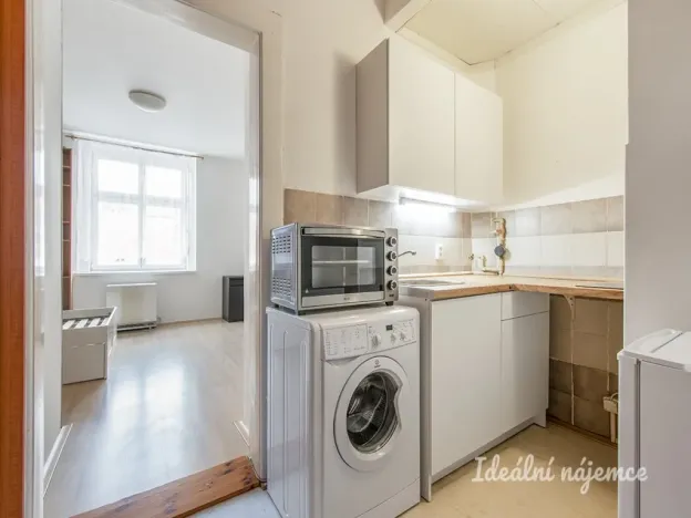 Pronájem bytu 1+kk, Praha - Vinohrady, Na Folimance, 32 m2