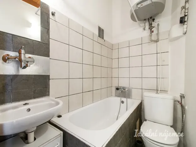 Pronájem bytu 1+kk, Praha - Vinohrady, Na Folimance, 32 m2