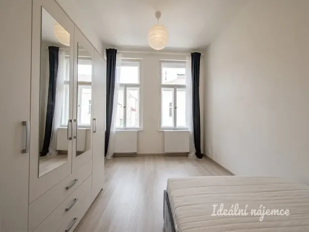 Pronájem bytu 1+1, Praha - Žižkov, Prokopova, 29 m2