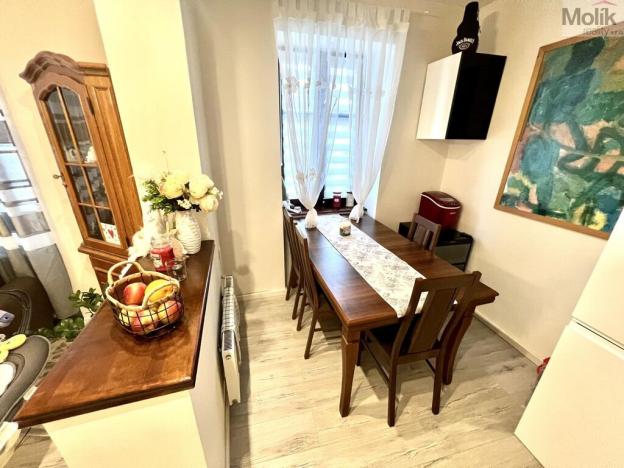 Prodej vícegeneračního domu, Žatec, Žižkovo náměstí, 200 m2