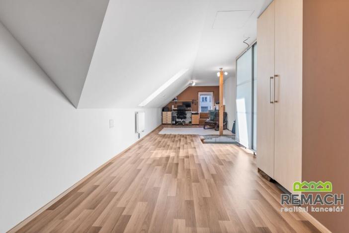 Prodej rodinného domu, Strání, nám. P. St. Spáčila, 500 m2