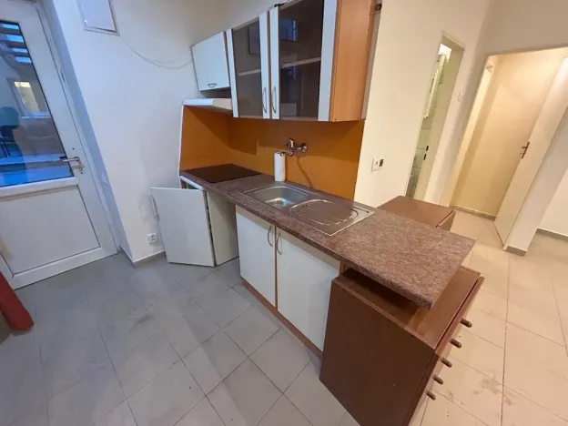 Pronájem bytu 1+kk, Praha - Strašnice, Věšínova, 28 m2