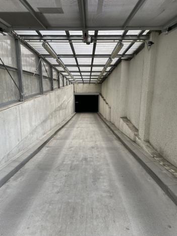 Pronájem garážového stání, Praha - Karlín, Křižíkova, 25 m2