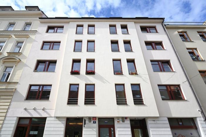 Pronájem garážového stání, Praha - Vinohrady, Voroněžská, 10 m2