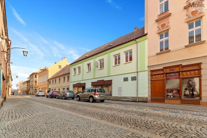 Prodej rodinného domu, Duchcov, nám. Republiky, 293 m2