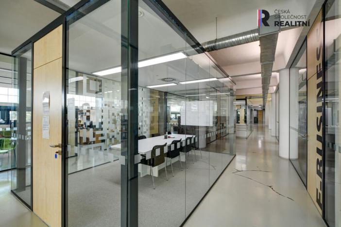 Pronájem kanceláře, Zlín - Prštné, třída Tomáše Bati, 73 m2