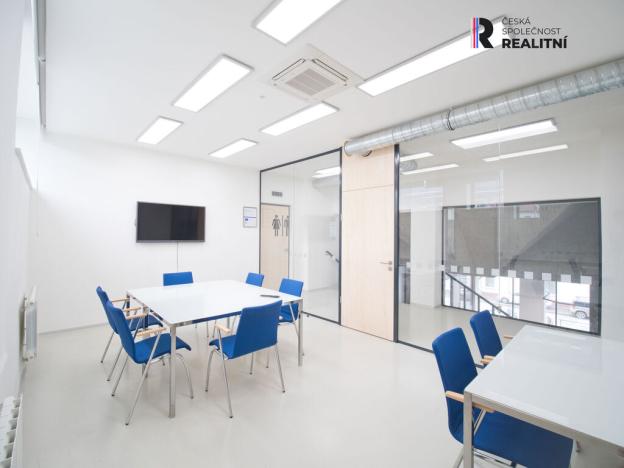 Pronájem kanceláře, Zlín - Prštné, třída Tomáše Bati, 73 m2