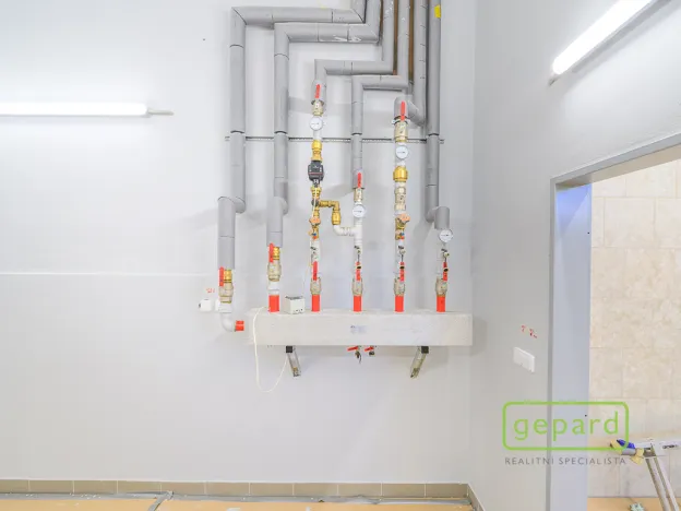 Prodej obchodního prostoru, České Budějovice, Dr. Bureše, 1032 m2