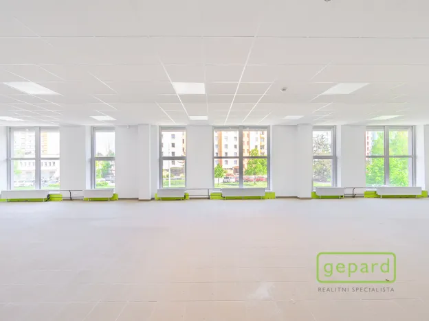 Prodej obchodního prostoru, České Budějovice, Dr. Bureše, 1032 m2