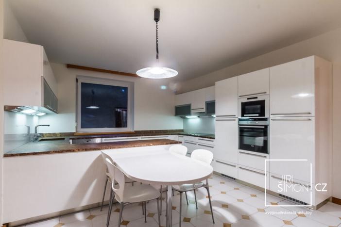 Prodej rodinného domu, Kamenice, Kruhová, 271 m2