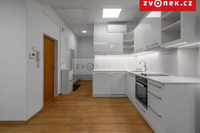 Pronájem bytu 2+kk, Zlín, Dlouhá, 50 m2