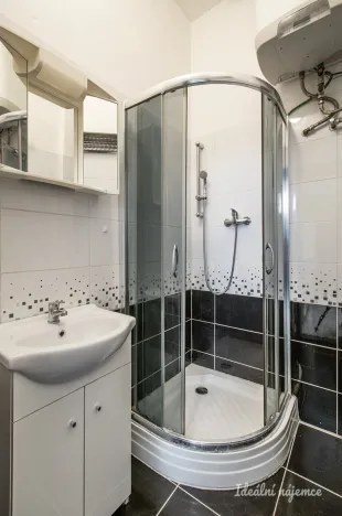 Pronájem bytu 1+kk, Praha - Michle, Adamovská, 25 m2